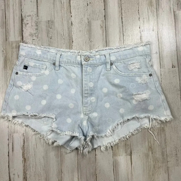 KanCan Women's Mid-Rise Polka Dot Frayed Hem Denim Shorts Size Small Blue - Picture 2 of 5